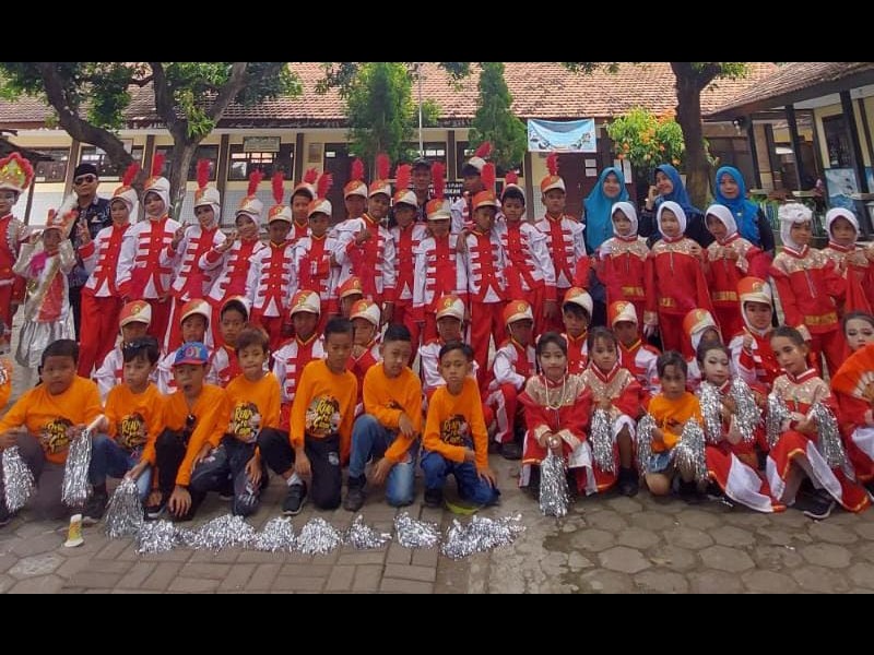 Parade Drumband acara Pelepasan Siswa Kelas 6