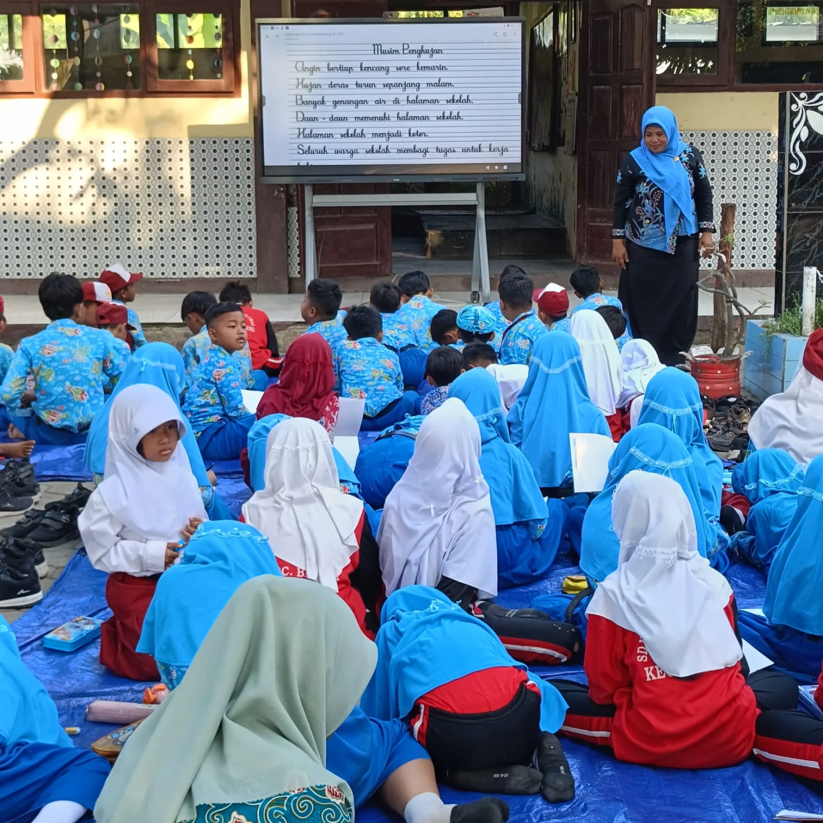 Belajar Menulis Tegak Bersambung bersama